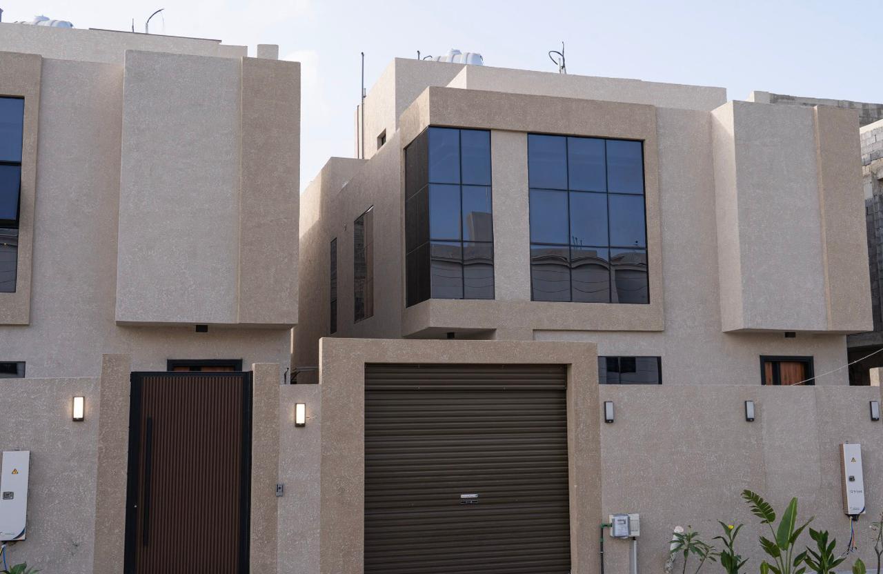 واجهة زجاجية شفافة